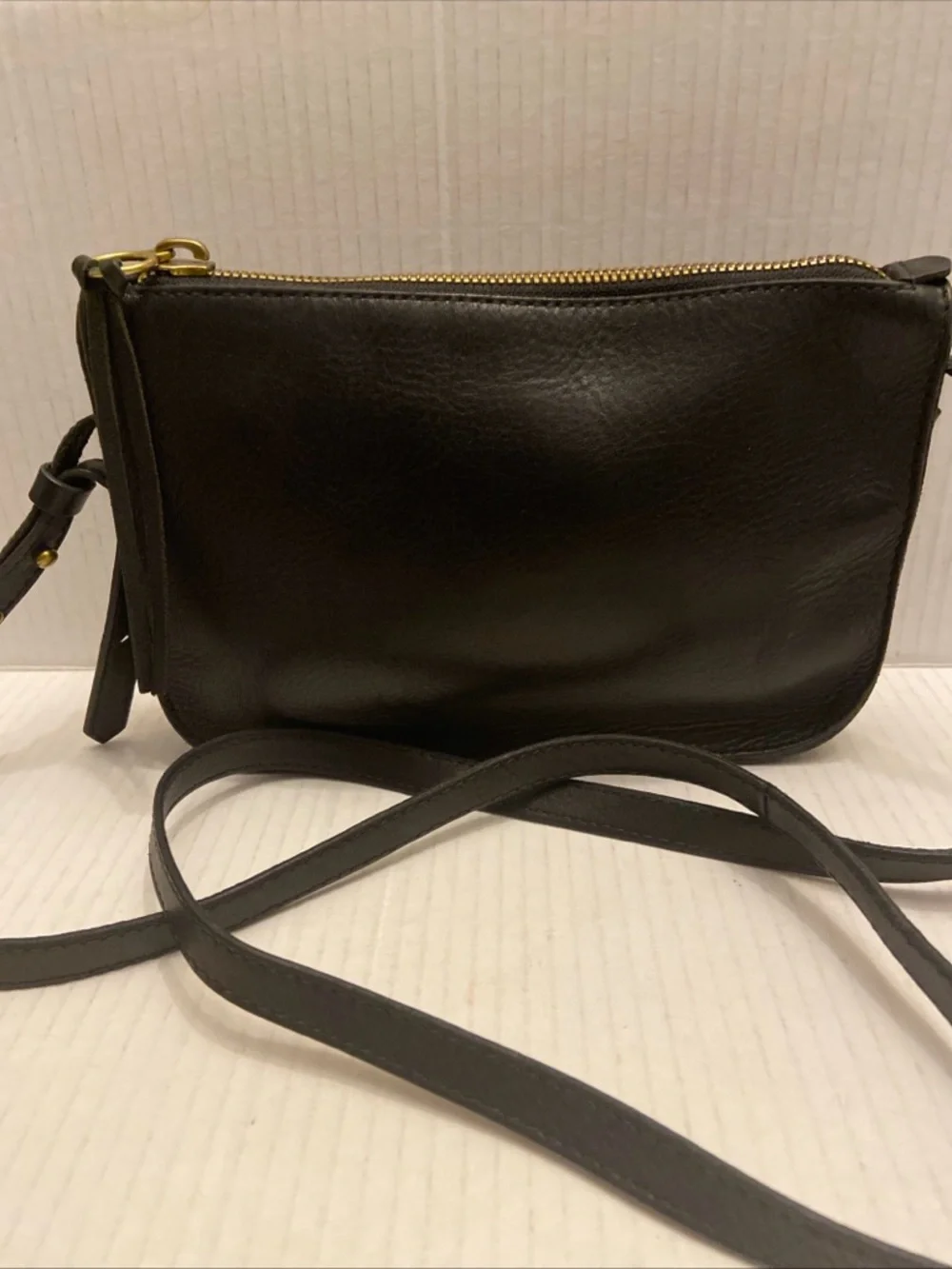 MADEWELL The Simple Crossbody Bag in True Black. - Picture 3 of 14